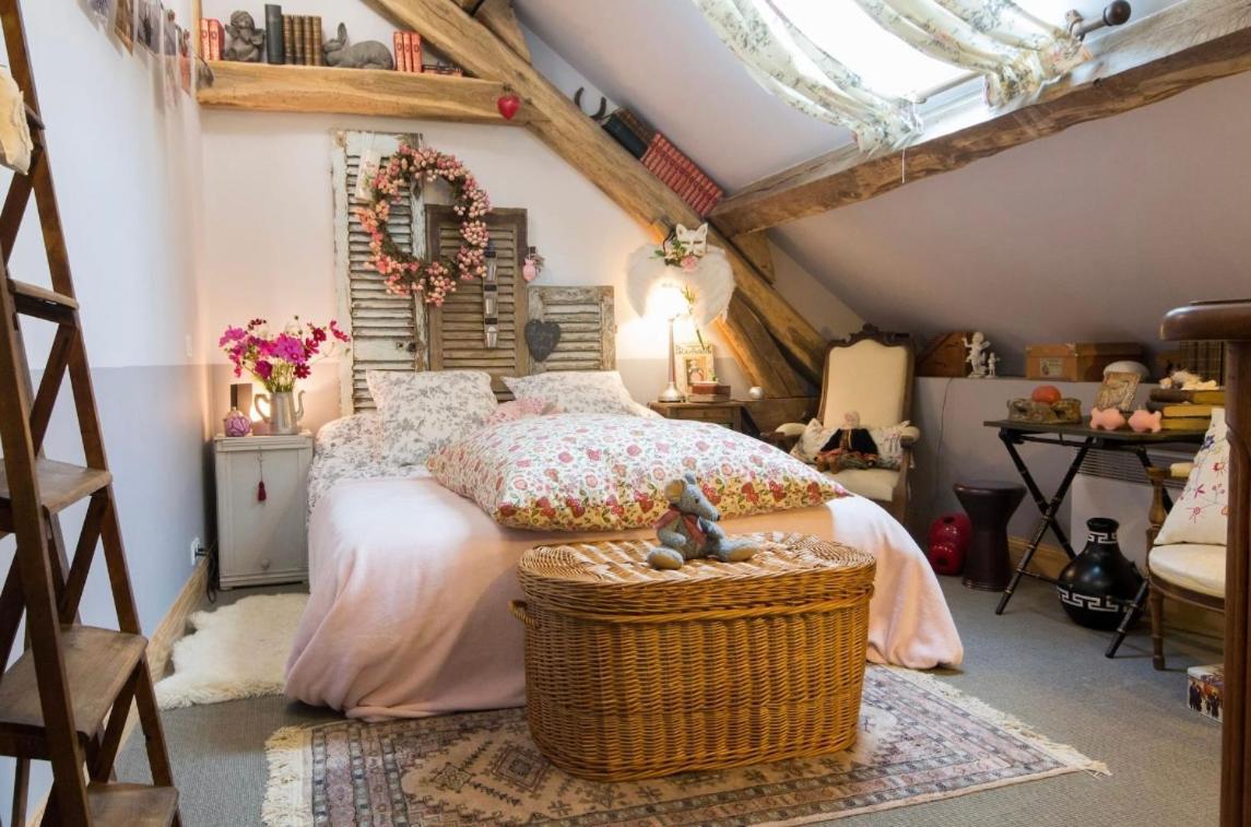 La Petite Maison Dans La Campagne